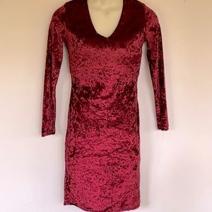 NWOT New Look Women S Burgundy Velvet Long Sleeve V-Neckline/Tie in Back Dress